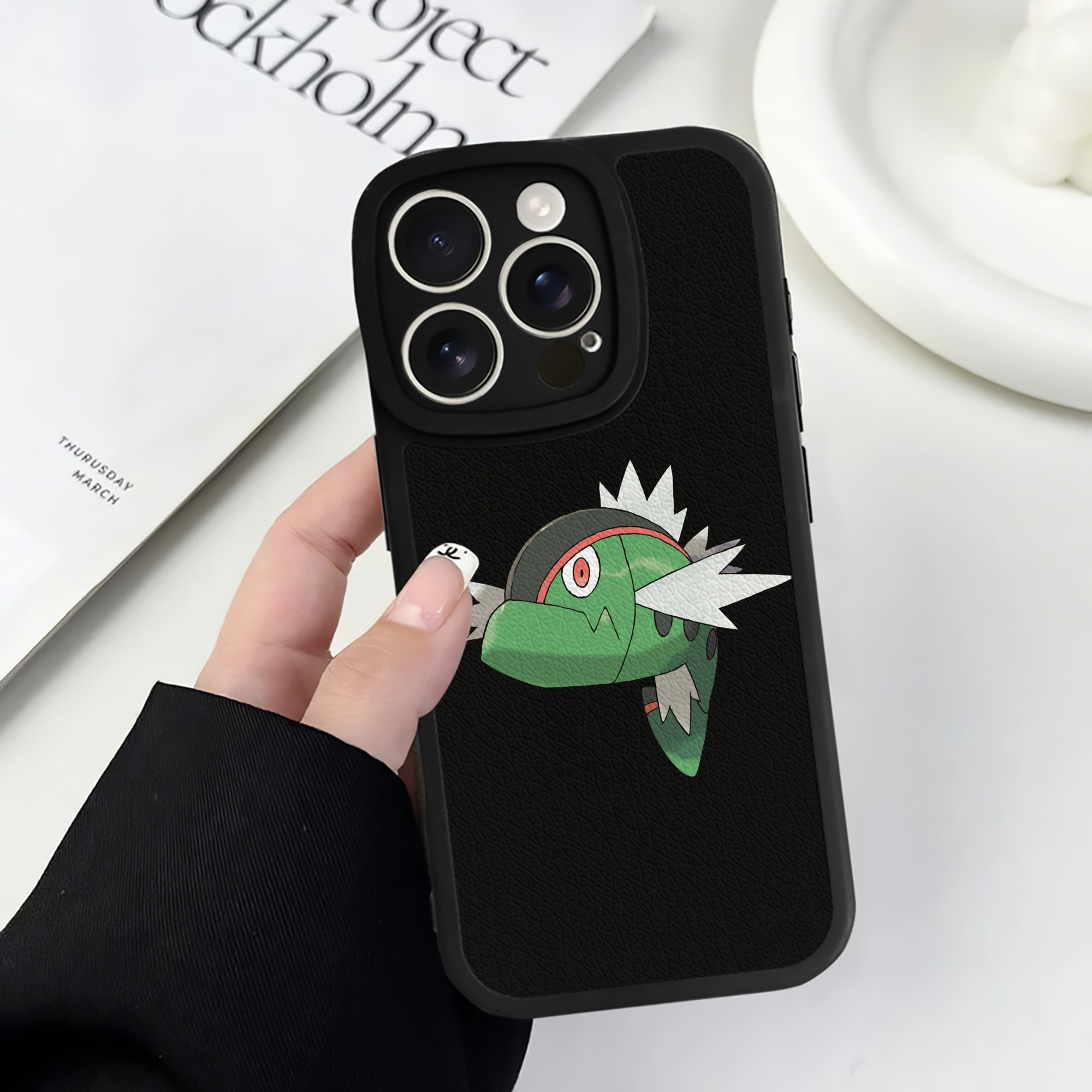 （画像用） ポケットモンスター Pokémon 【iPhone 16シリーズ対応】シリコンスマホケース（レザー調） 材質：シリコン